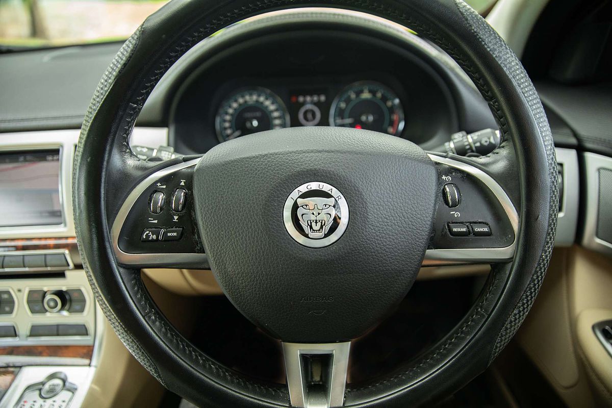 2013 Jaguar XF Premium Luxury X250