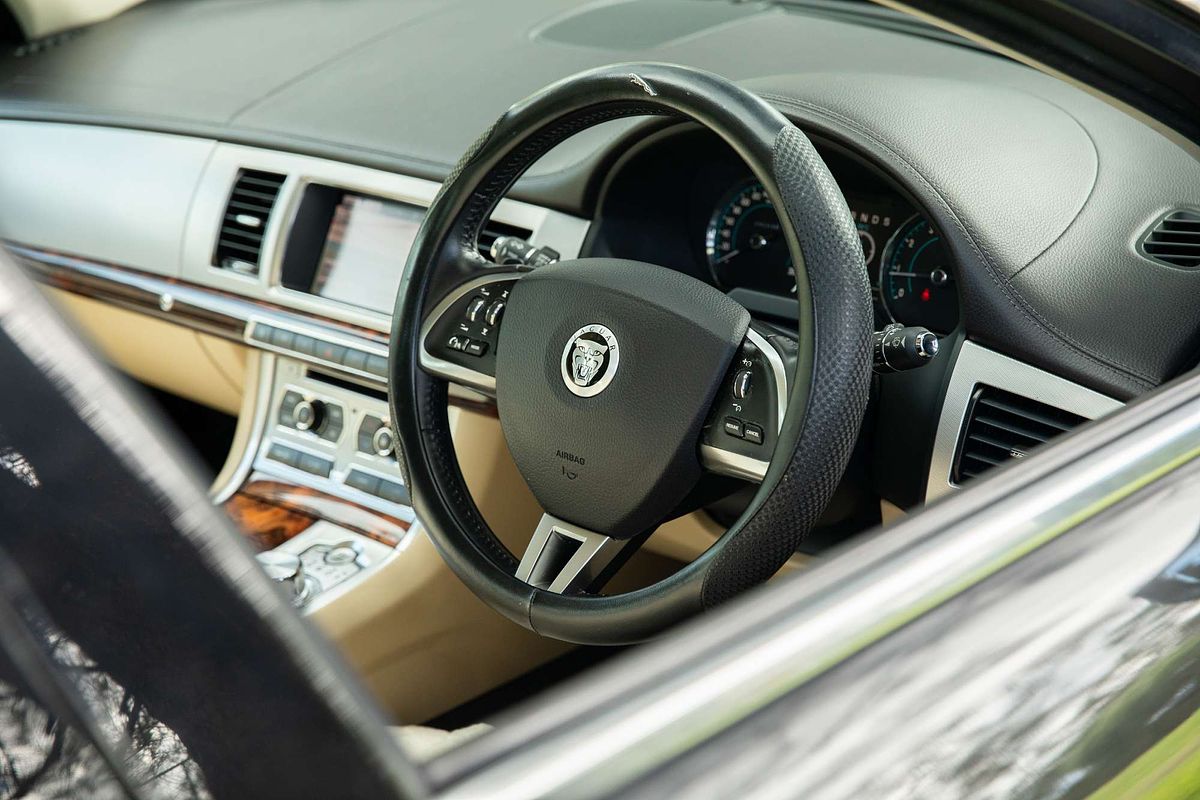 2013 Jaguar XF Premium Luxury X250