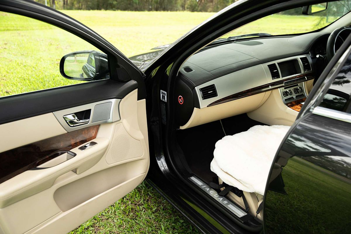 2013 Jaguar XF Premium Luxury X250