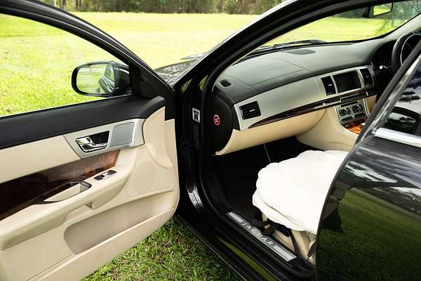 2013 Jaguar XF Premium Luxury X250
