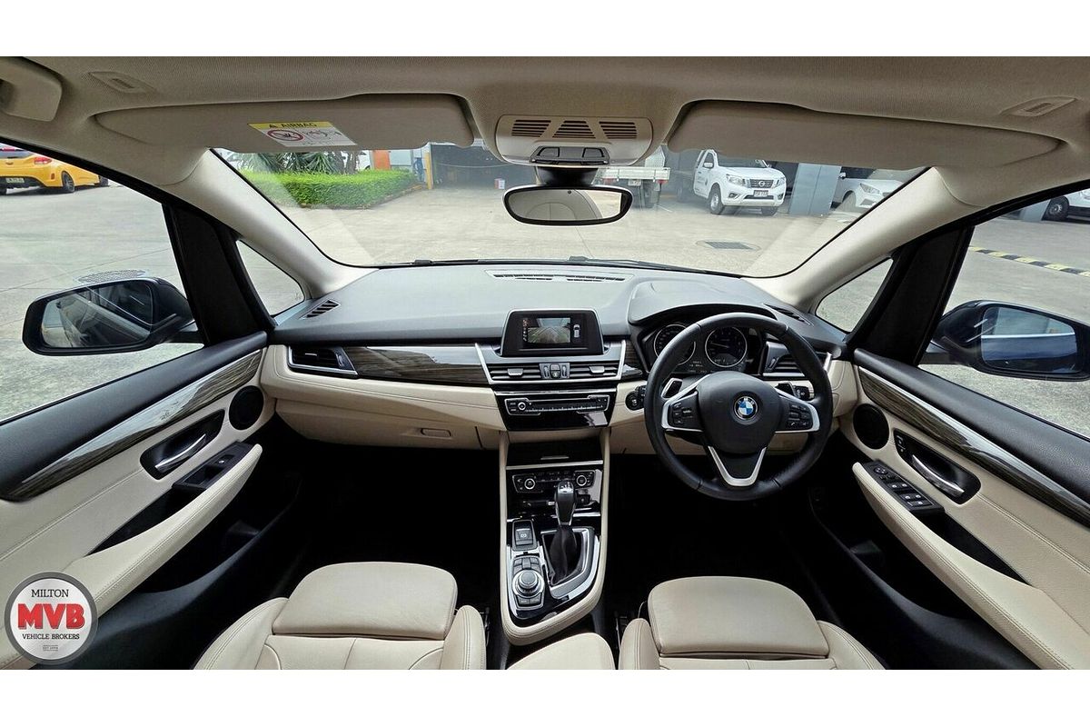 2014 BMW 225i Active Tourer Luxury Line F45