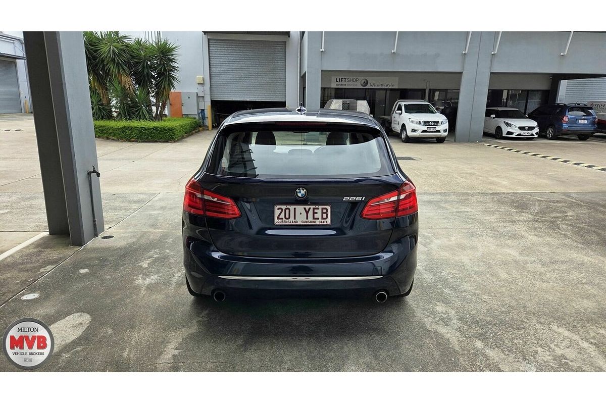 2014 BMW 225i Active Tourer Luxury Line F45