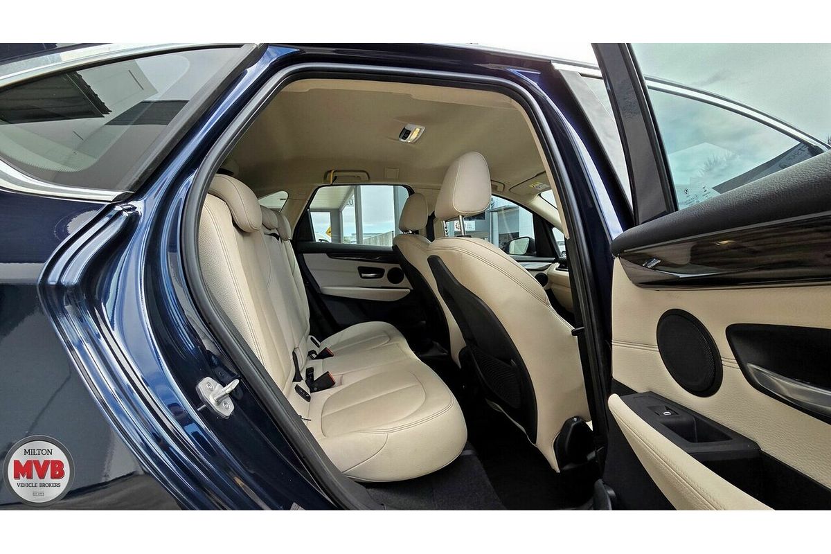2014 BMW 225i Active Tourer Luxury Line F45
