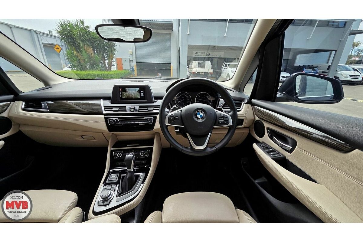 2014 BMW 225i Active Tourer Luxury Line F45