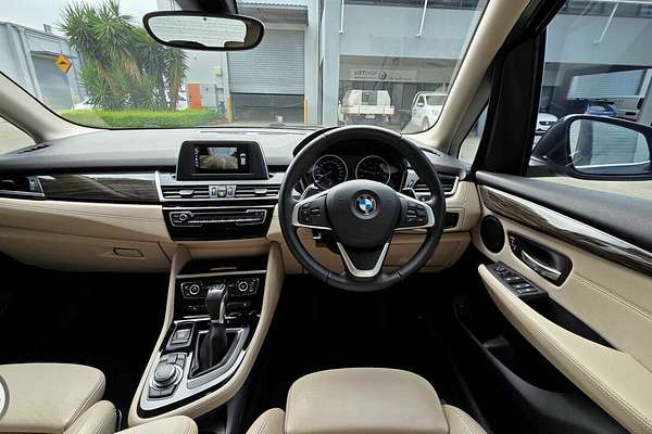 2014 BMW 225i Active Tourer Luxury Line F45