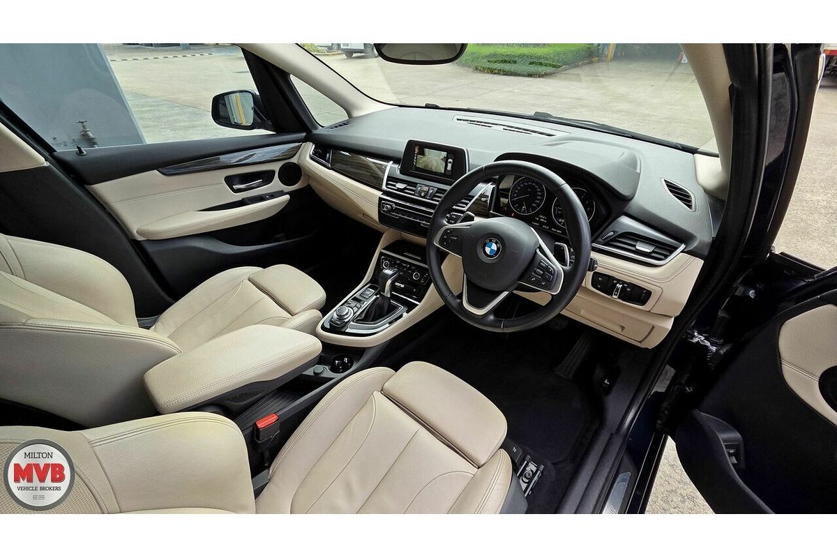 2014 BMW 225i Active Tourer Luxury Line F45