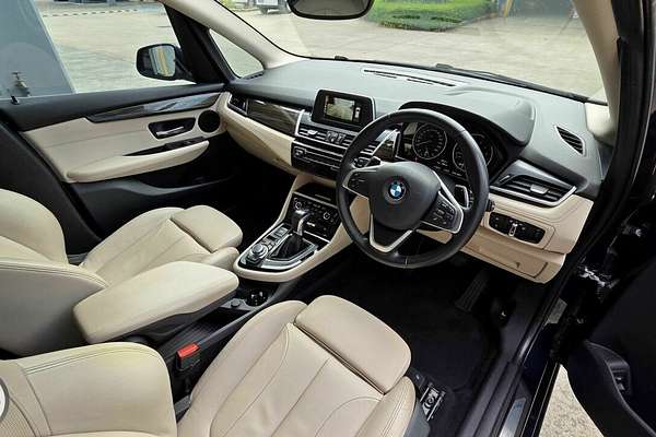 2014 BMW 225i Active Tourer Luxury Line F45
