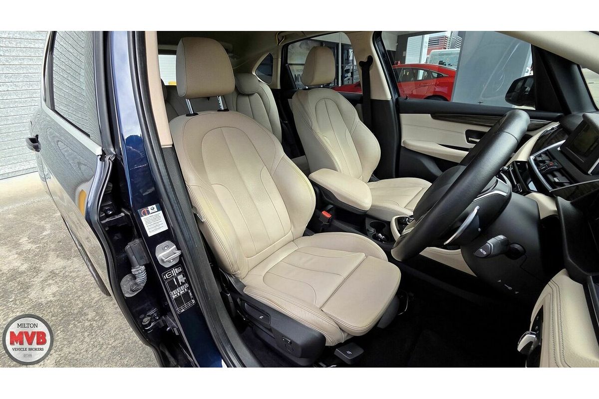 2014 BMW 225i Active Tourer Luxury Line F45