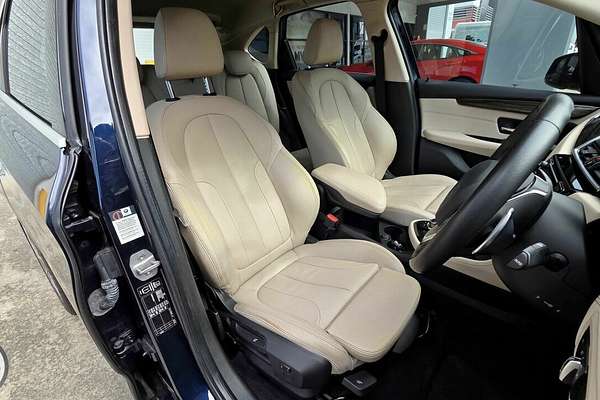 2014 BMW 225i Active Tourer Luxury Line F45