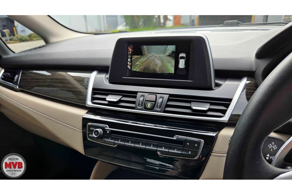 2014 BMW 225i Active Tourer Luxury Line F45