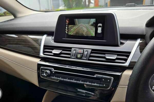 2014 BMW 225i Active Tourer Luxury Line F45