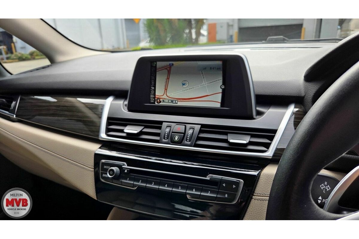 2014 BMW 225i Active Tourer Luxury Line F45