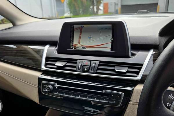 2014 BMW 225i Active Tourer Luxury Line F45