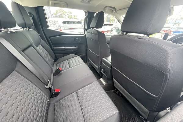 2024 Mitsubishi Triton GLX MV 4X4