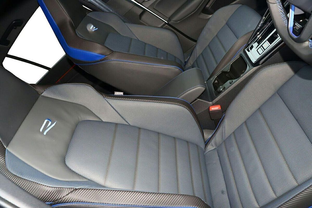 2024 Volkswagen Golf R 8