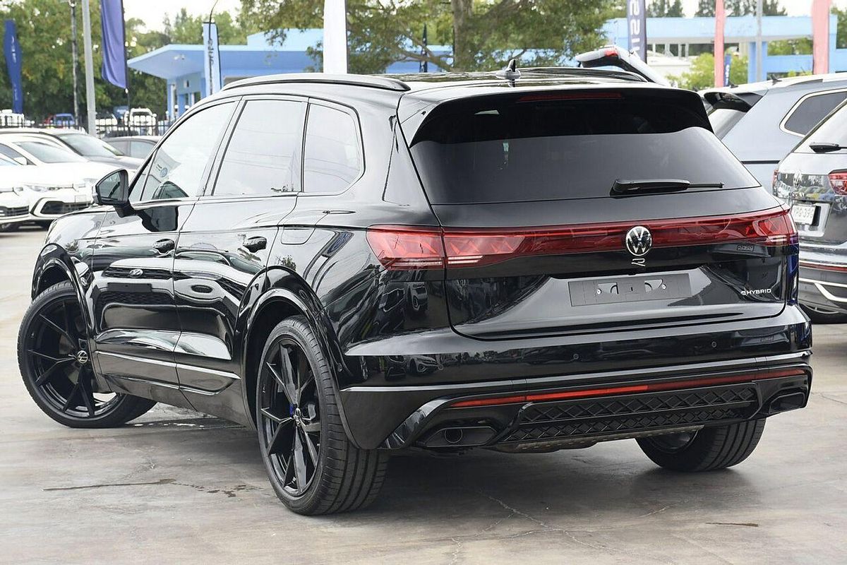 2025 Volkswagen Touareg R RC