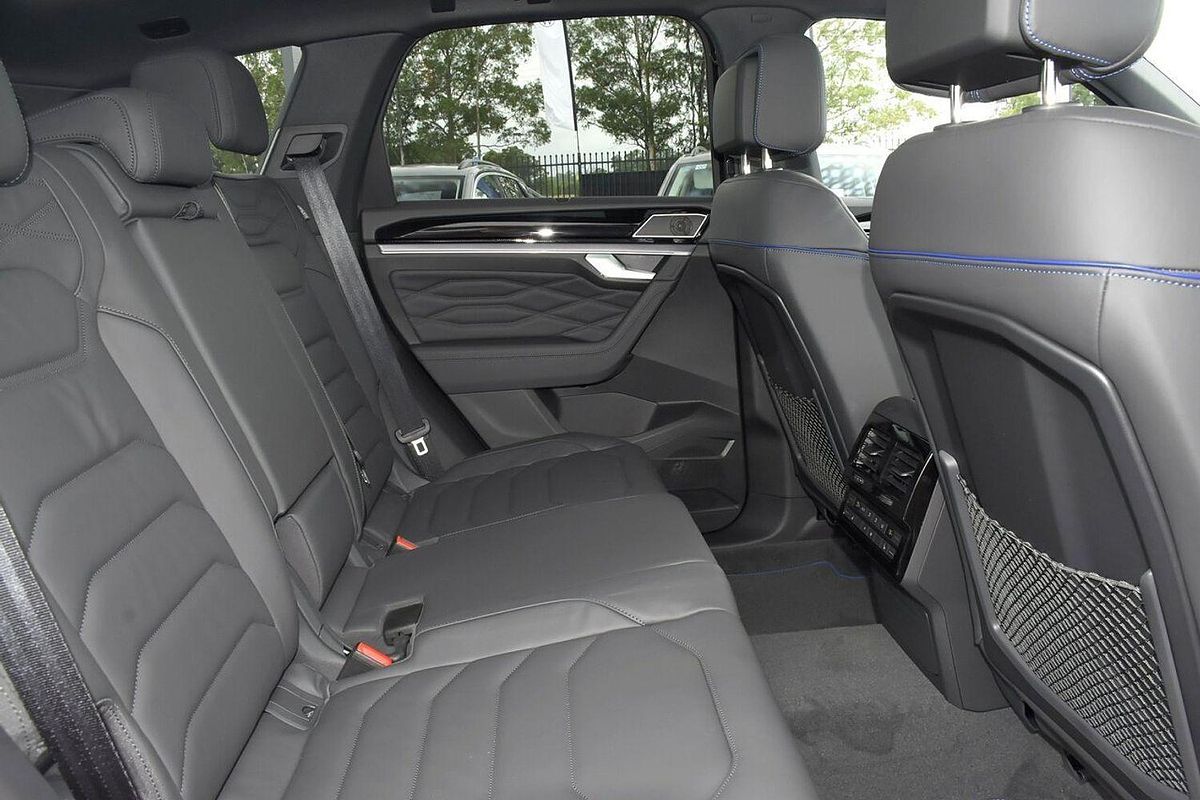 2025 Volkswagen Touareg R RC