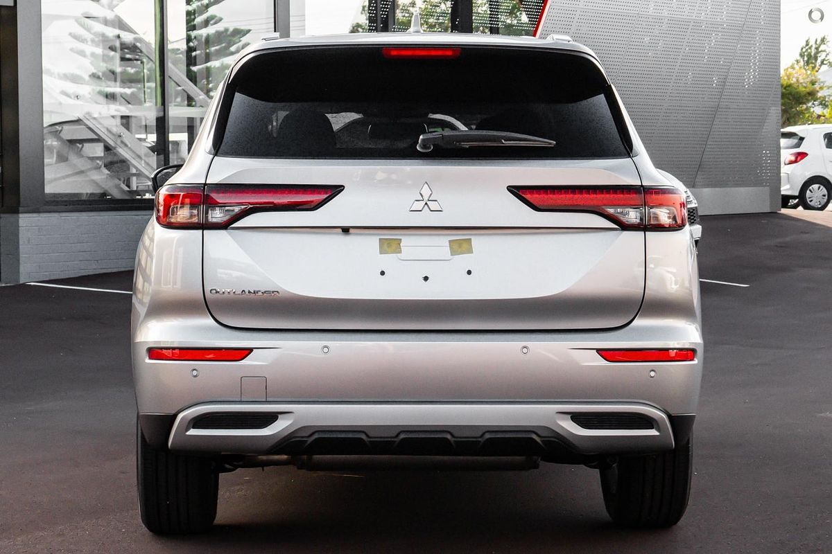 2024 Mitsubishi Outlander LS ZM