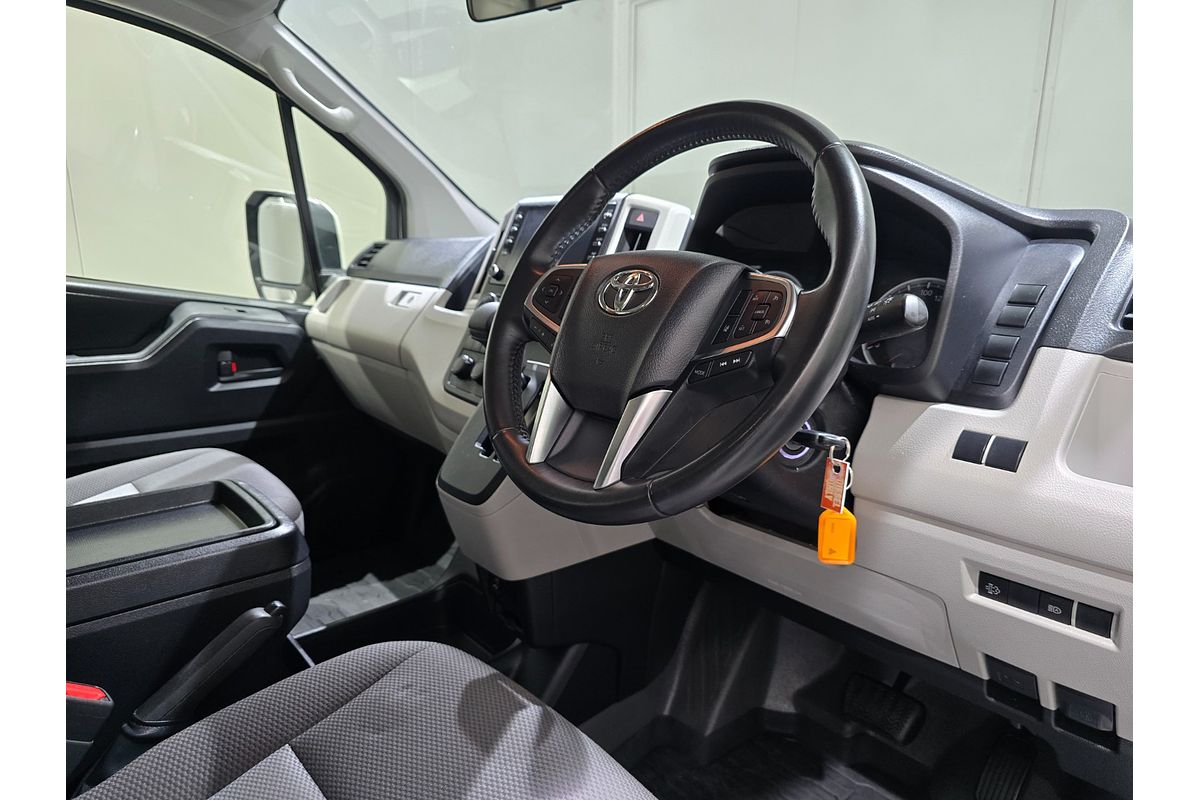 2022 Toyota Hiace Commuter GDH322R