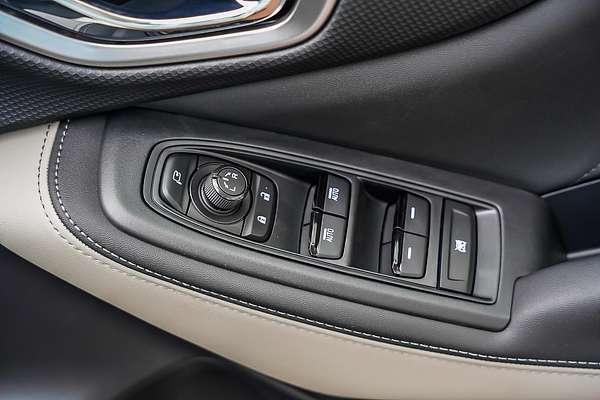 2025 Subaru Forester 2.5i Luxury Special Edition S5