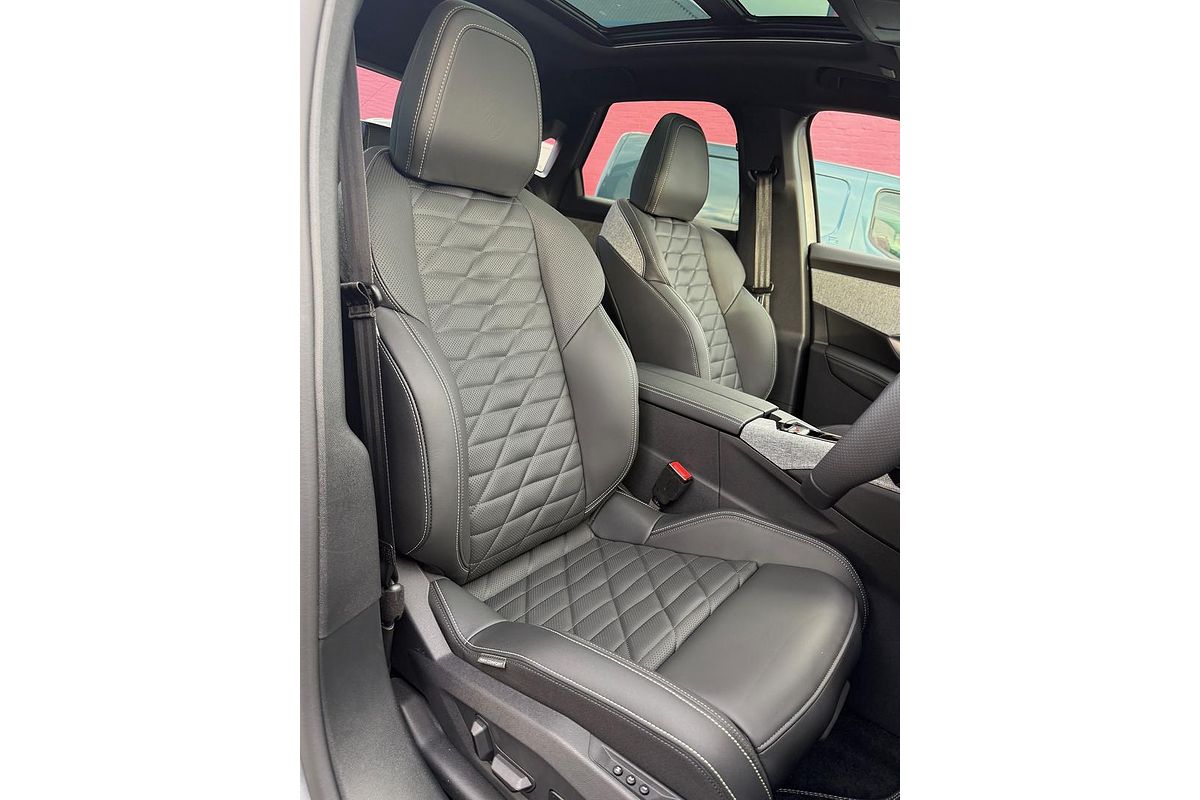 2024 Peugeot 3008 GT Premium Hybrid P64