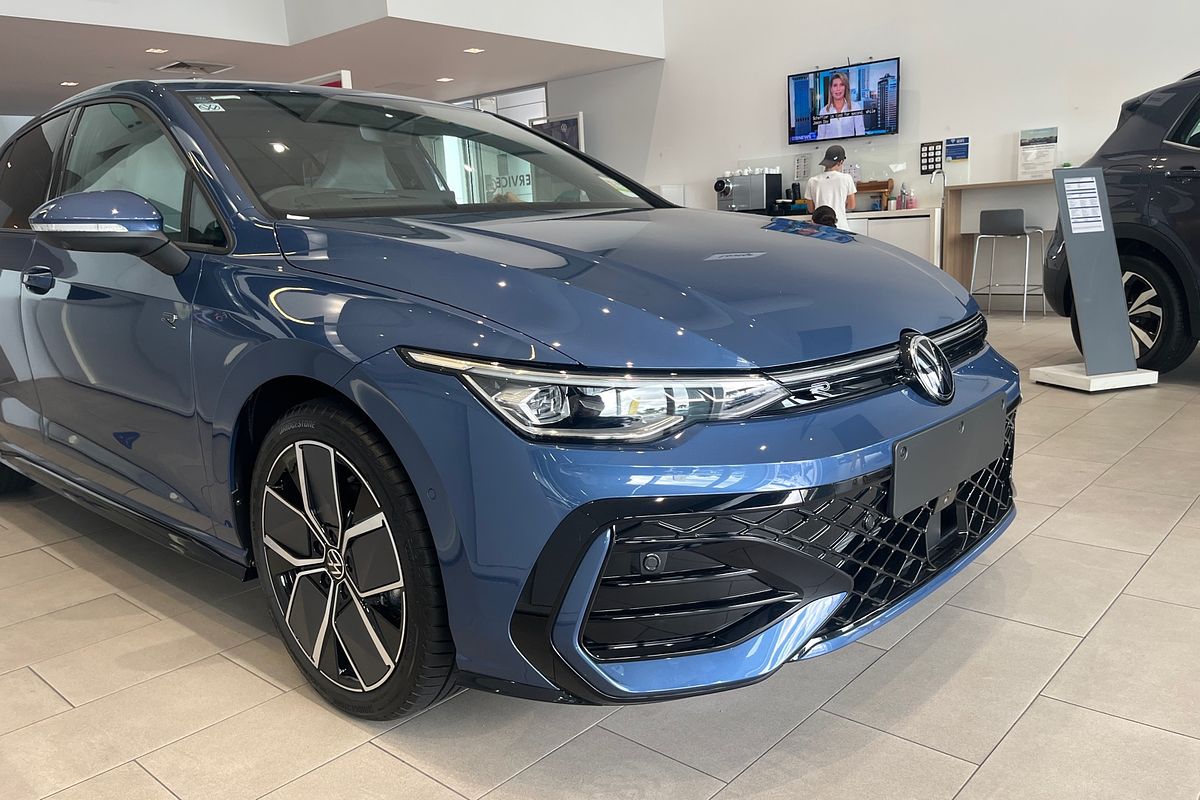 2025 Volkswagen Golf 110TSI R-Line 8.5