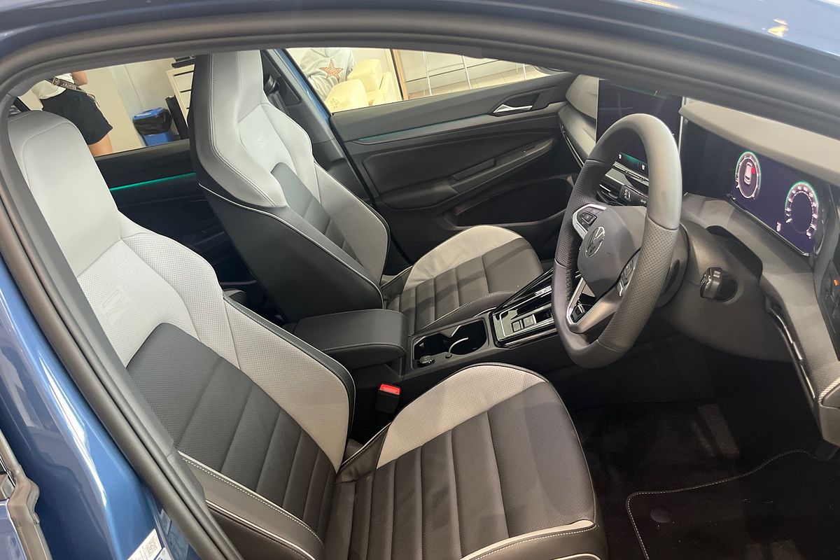 2025 Volkswagen Golf 110TSI R-Line 8.5
