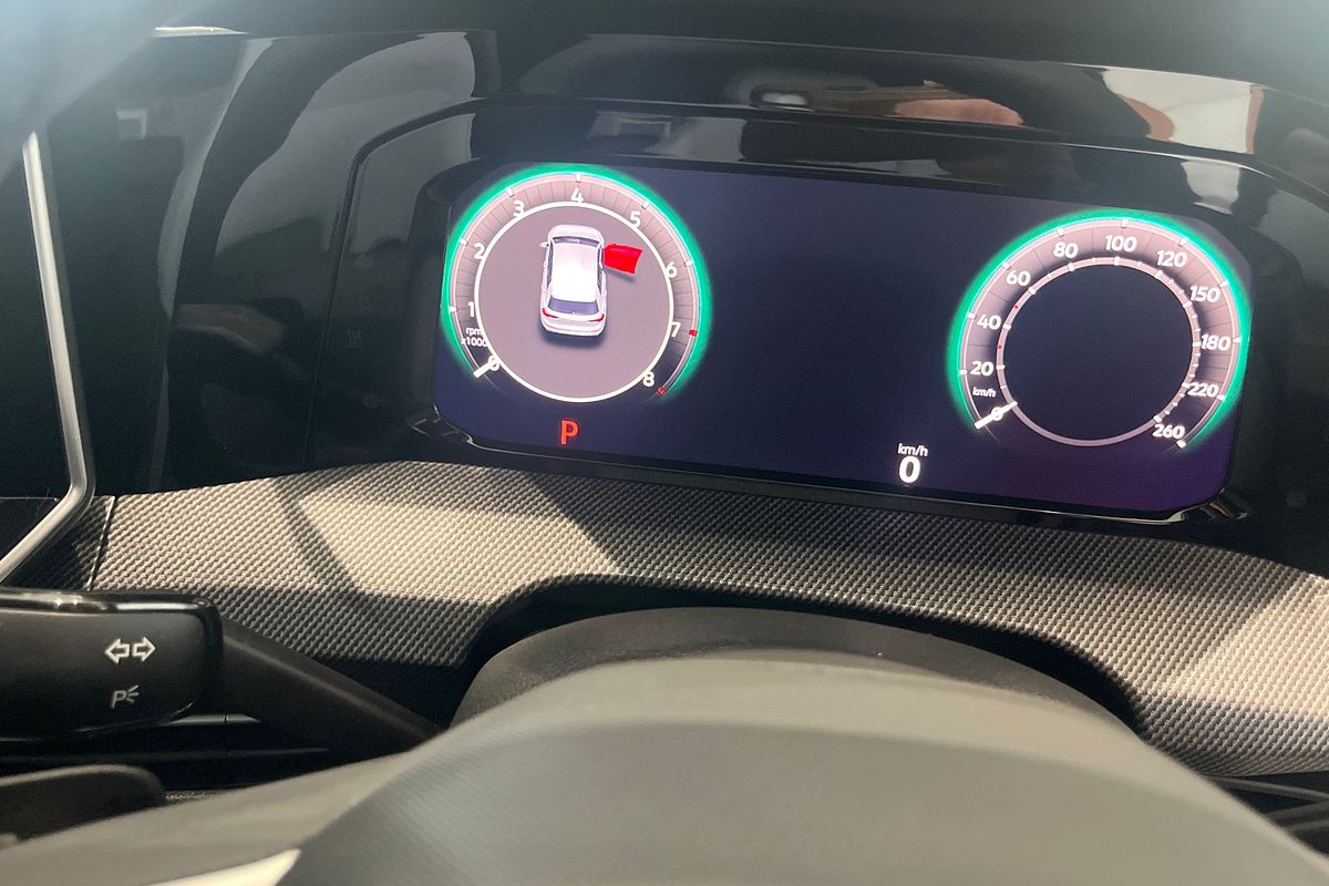 2025 Volkswagen Golf 110TSI R-Line 8.5