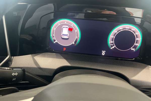 2025 Volkswagen Golf 110TSI R-Line 8.5