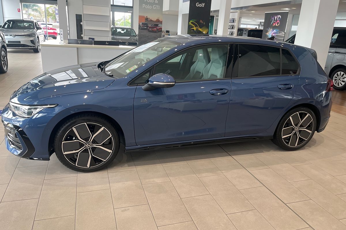 2025 Volkswagen Golf 110TSI R-Line 8.5