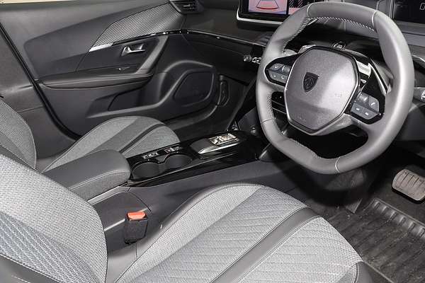 2023 Peugeot 2008 Allure P24