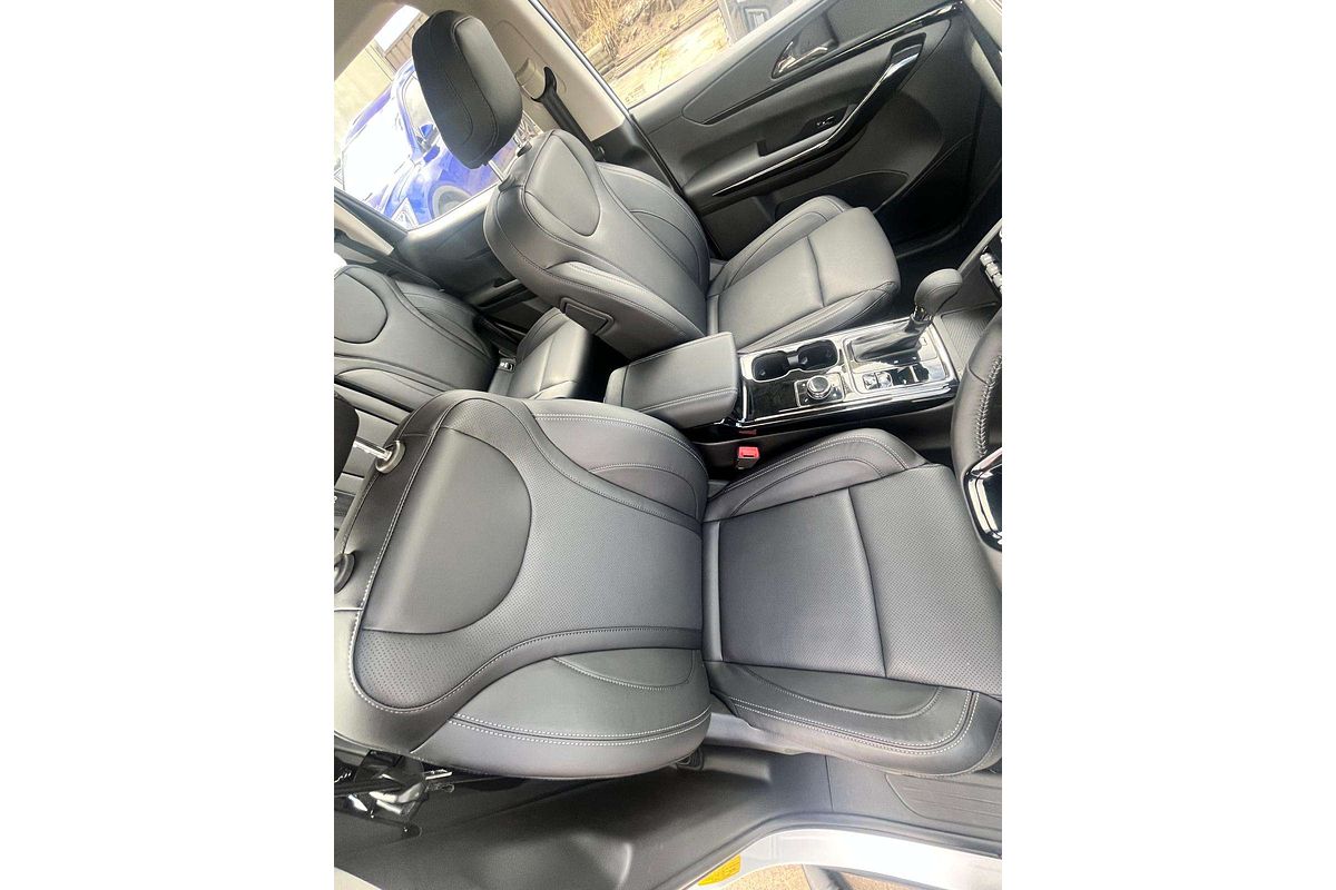 2025 Mahindra XUV700 AX7L