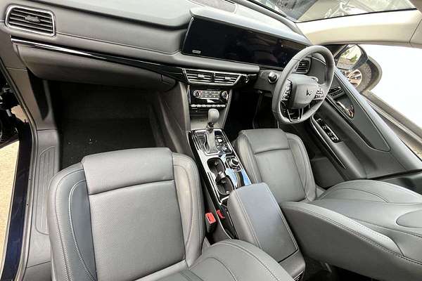 2025 Mahindra XUV700 AX7L