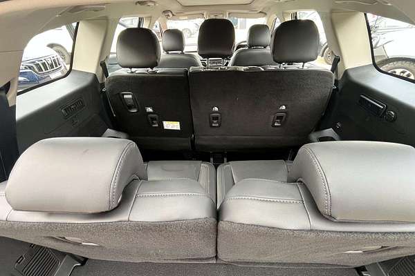 2025 Mahindra XUV700 AX7L
