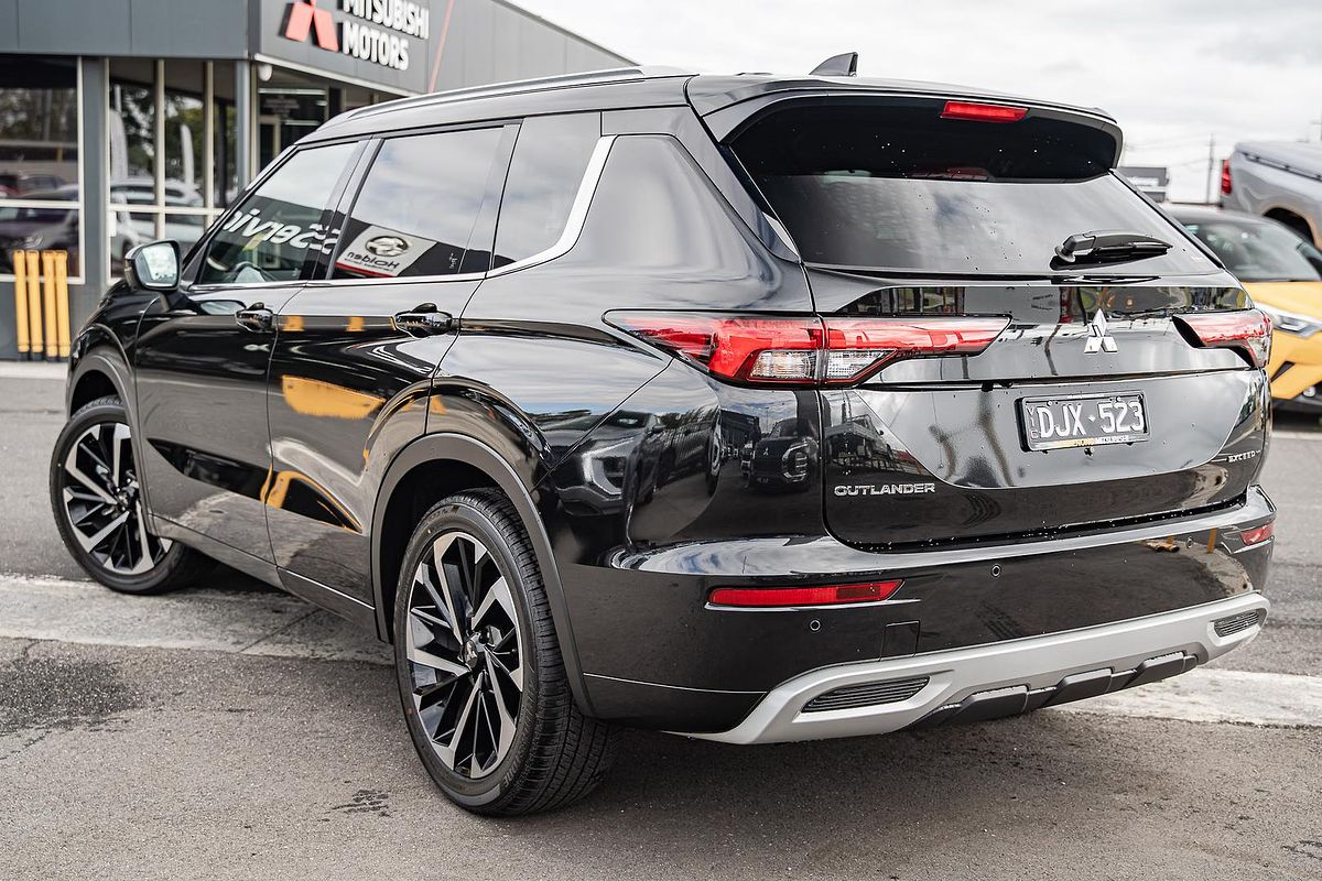 2024 Mitsubishi Outlander Exceed ZM