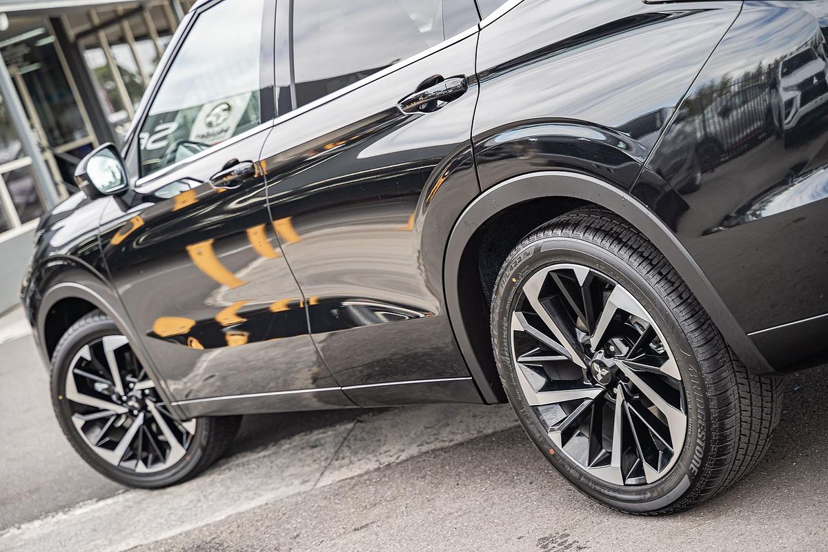 2024 Mitsubishi Outlander Exceed ZM