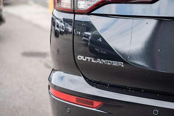 2024 Mitsubishi Outlander Exceed ZM