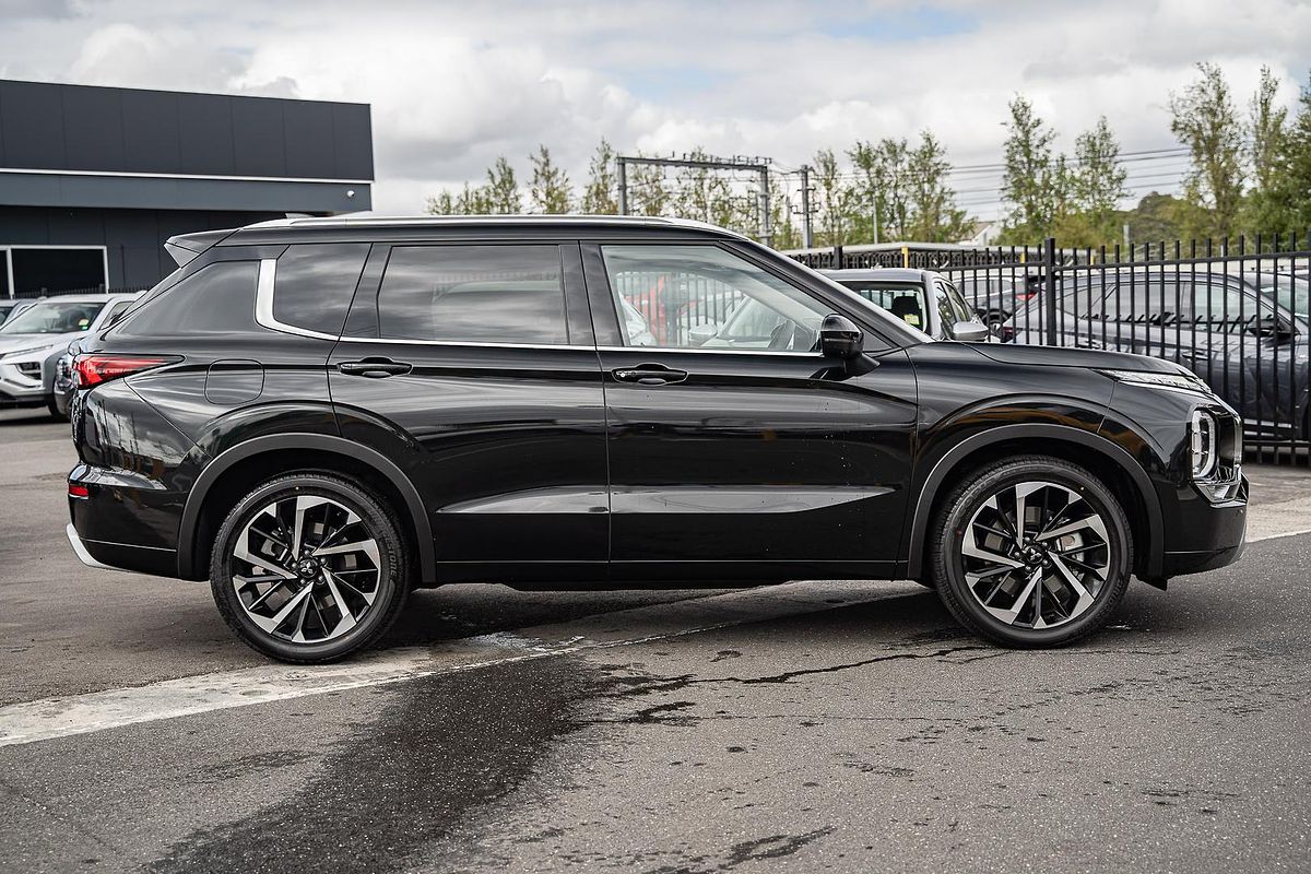 2024 Mitsubishi Outlander Exceed ZM