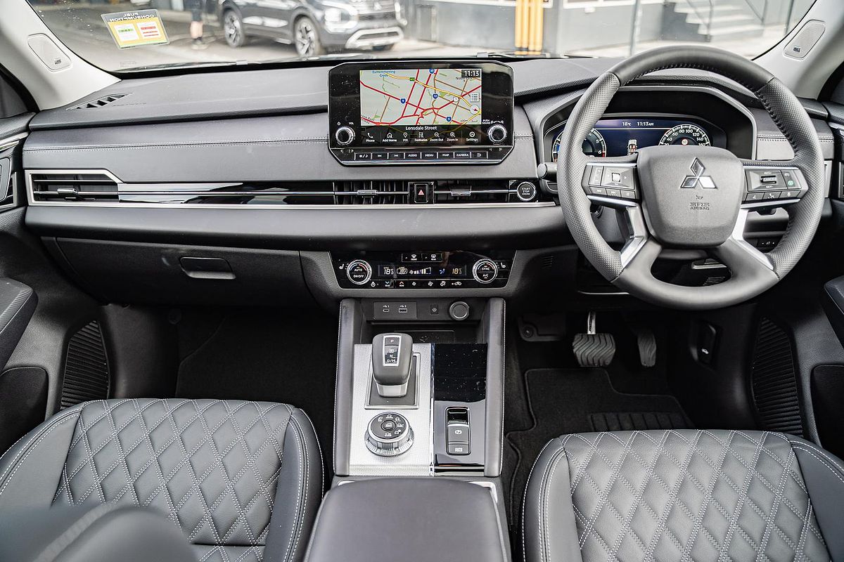2024 Mitsubishi Outlander Exceed ZM