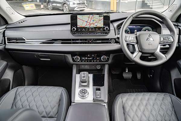 2024 Mitsubishi Outlander Exceed ZM