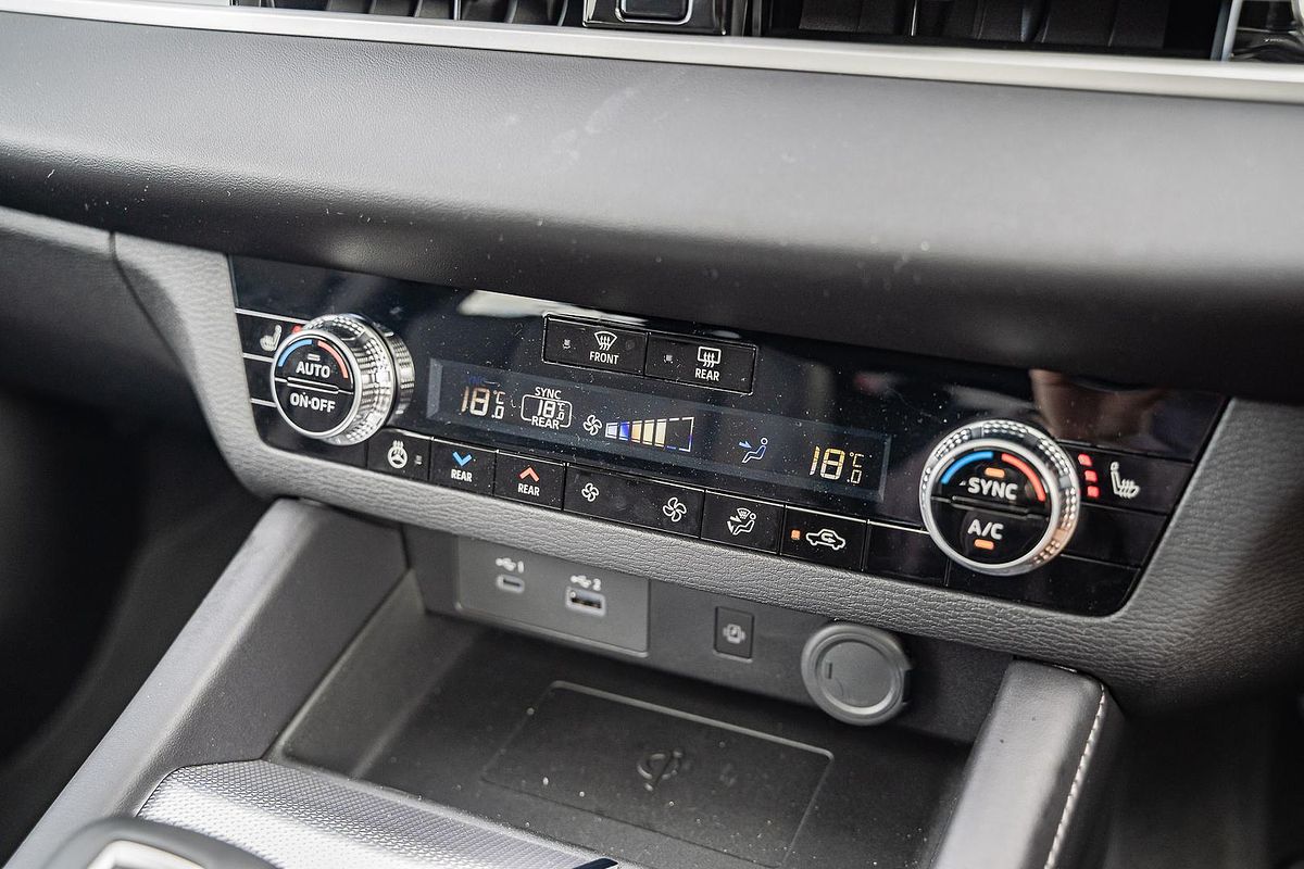 2024 Mitsubishi Outlander Exceed ZM