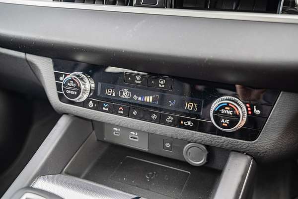 2024 Mitsubishi Outlander Exceed ZM