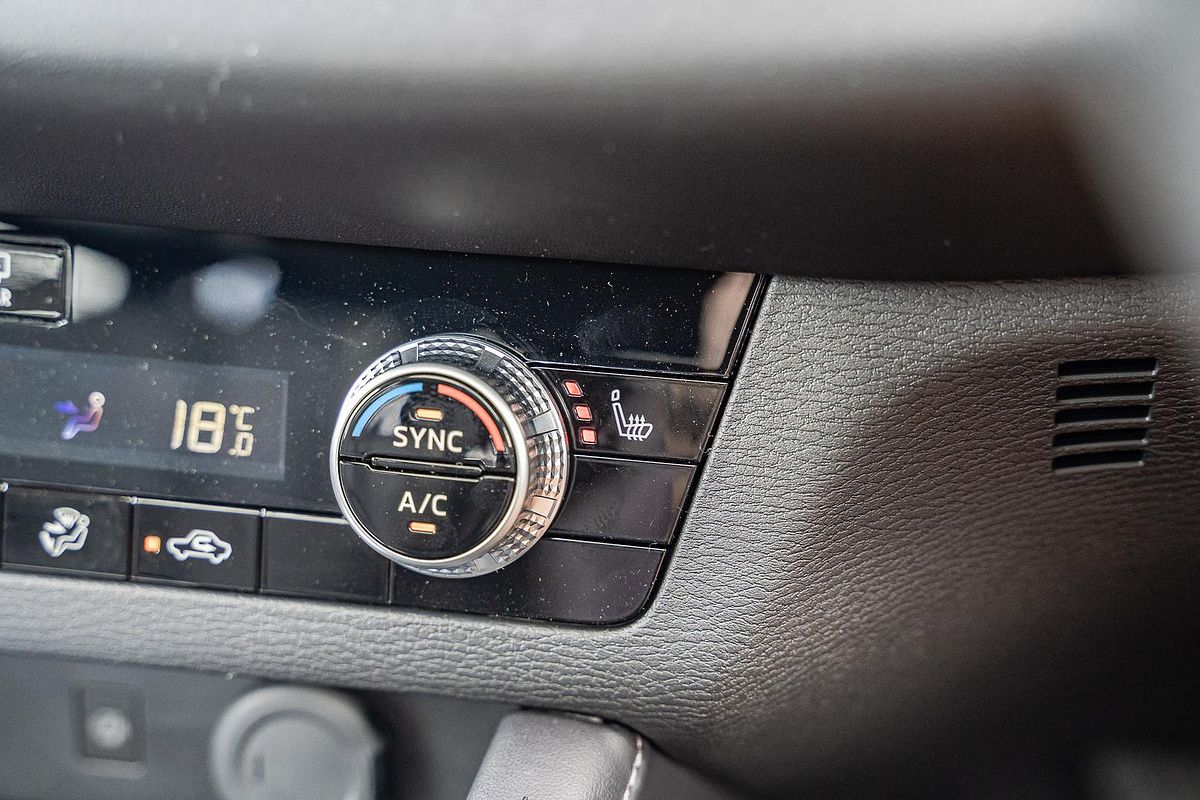 2024 Mitsubishi Outlander Exceed ZM