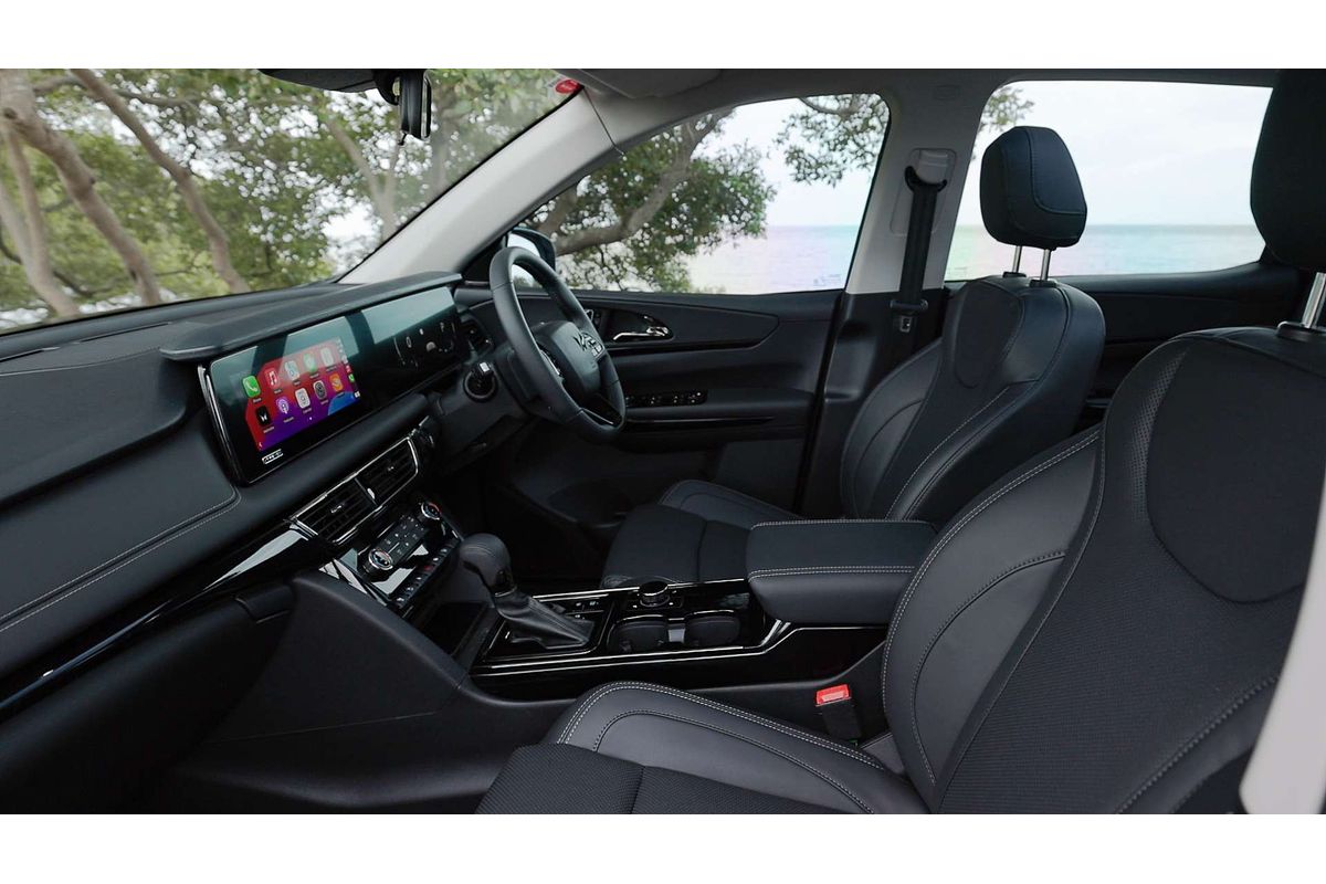 2025 Mahindra XUV700 AX7L