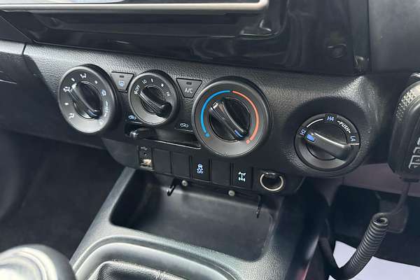 2015 Toyota Hilux SR GUN126R 4X4