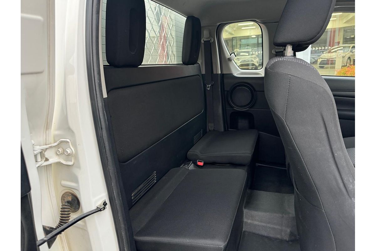 2015 Toyota Hilux Workmate GUN125R 4X4