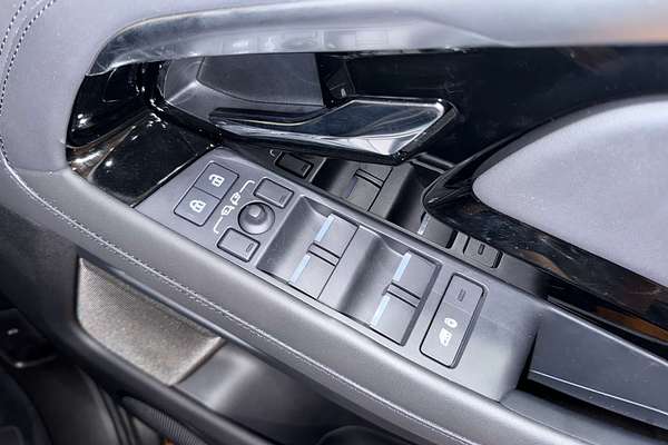 2023 Land Rover Range Rover Evoque P300e R-Dynamic HSE L551