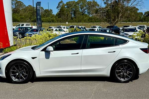 2022 Tesla Model 3 Rear-Wheel Drive