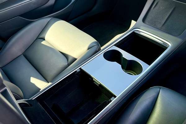 2022 Tesla Model 3 Rear-Wheel Drive