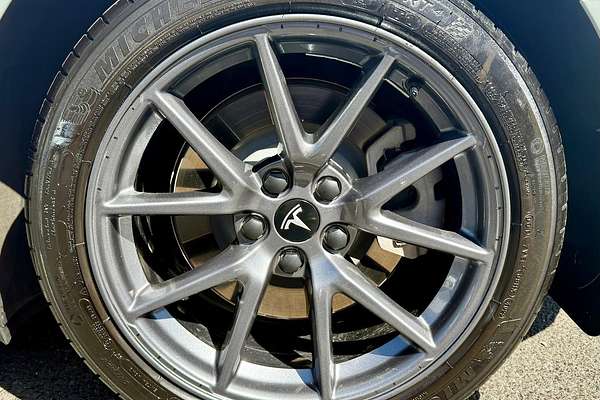 2022 Tesla Model 3 Rear-Wheel Drive